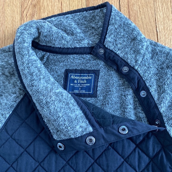 Abercrombie and Fitch Snap Pull Over - Picture 2 of 3